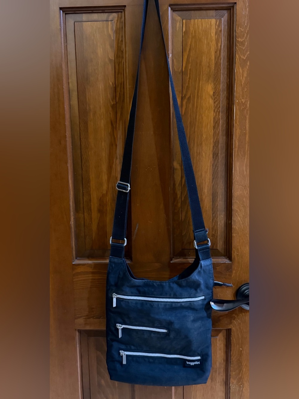 Baggallini Black Multi Pocket Adjustable Nylon Crossbody Messenger Bag Travel